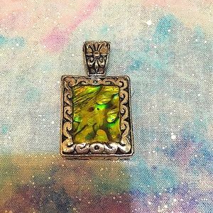 Green💚 Mother of Pearl Necklace Pendant⭐️